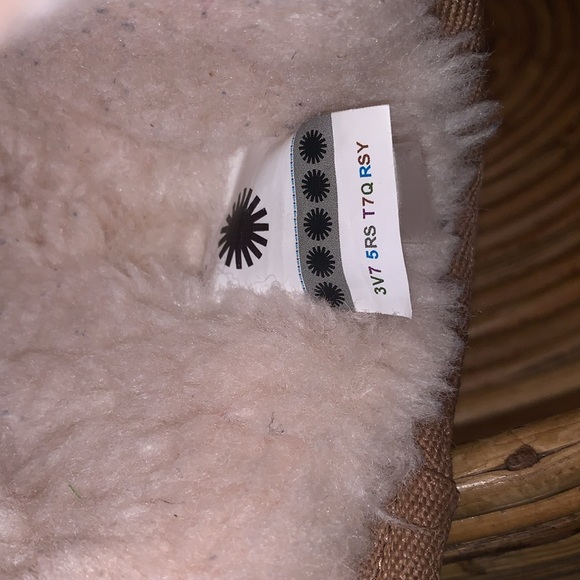 UGG, Classic II Glitter Leopard Suede Kid's Boot size:4, very cute! - Picture 10 of 12